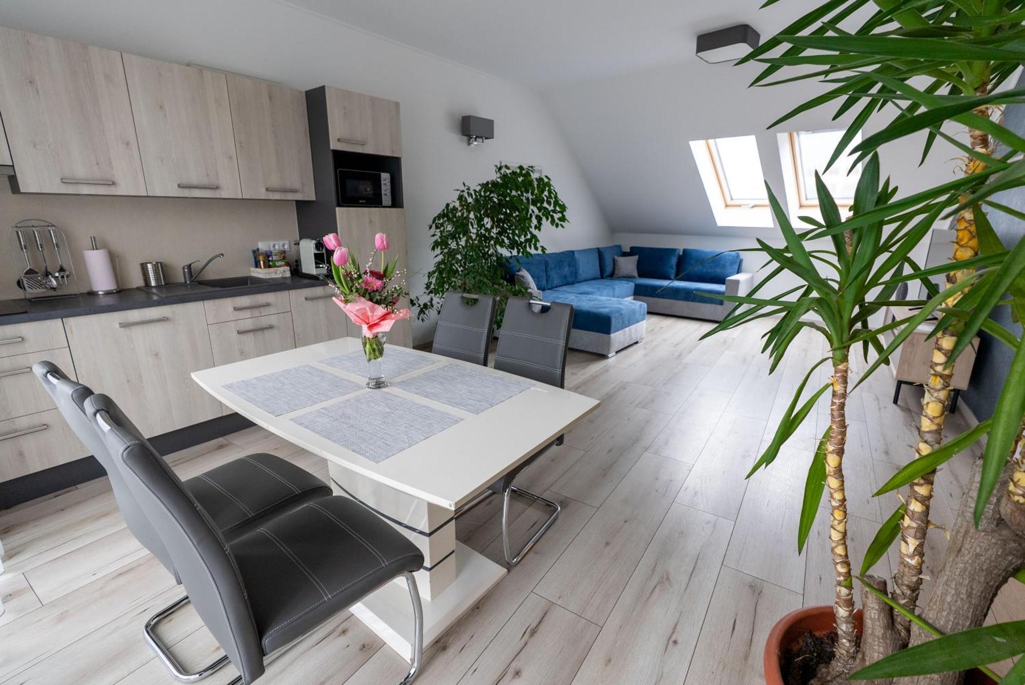 Jokai Apartman Dunafoldvar Eksteriør billede