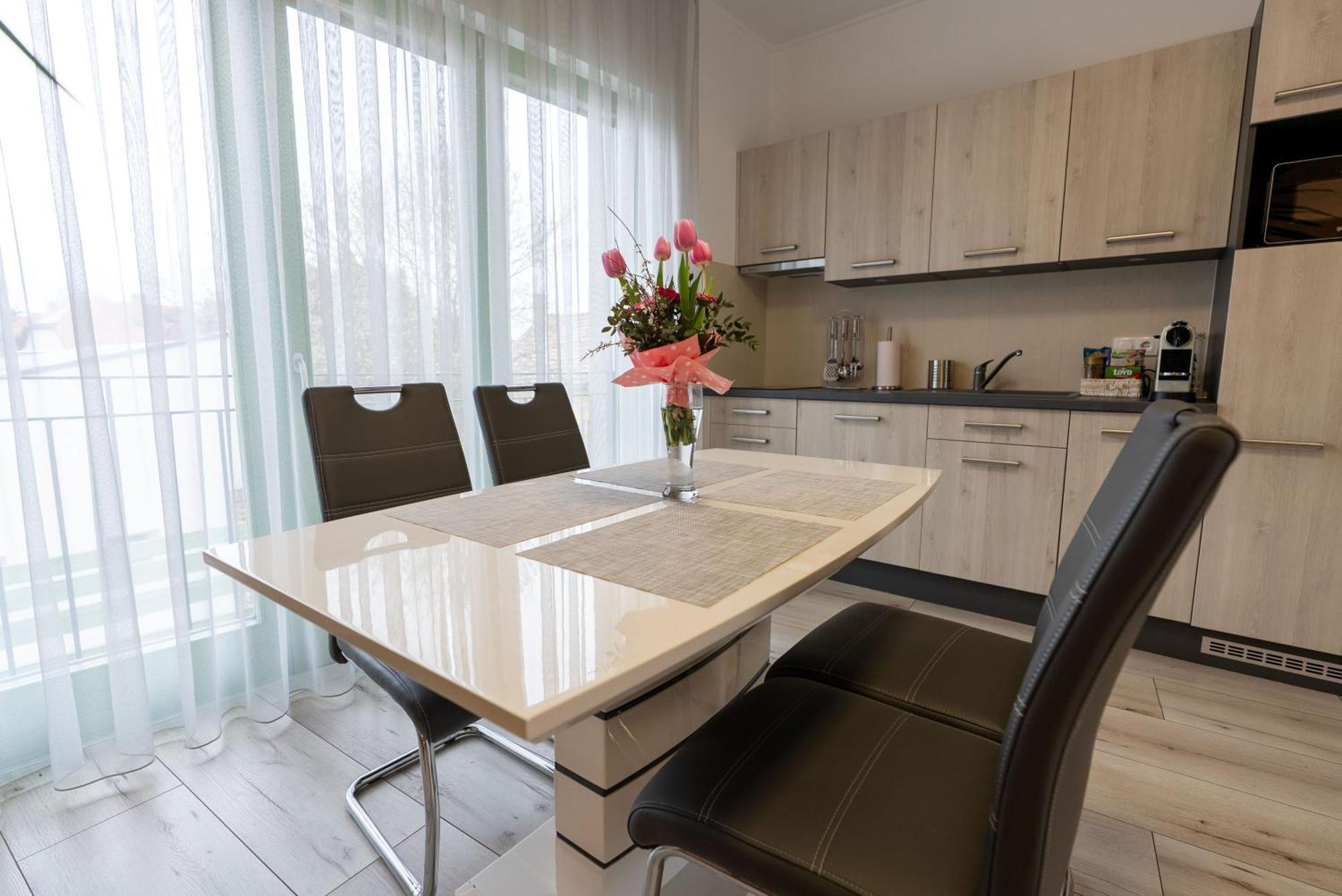 Jokai Apartman Dunafoldvar Eksteriør billede